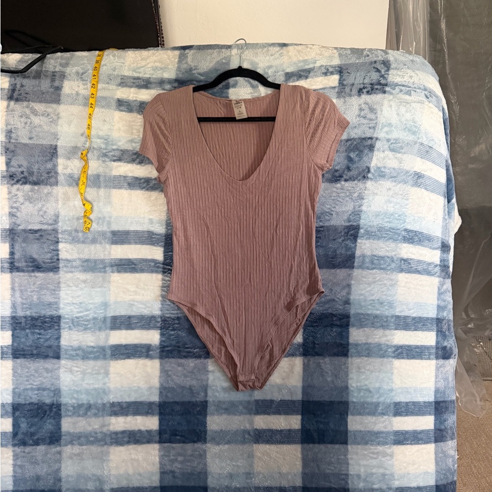 Mono B Mauve Ribbed V-Neck Short Sleeve Bodysuit